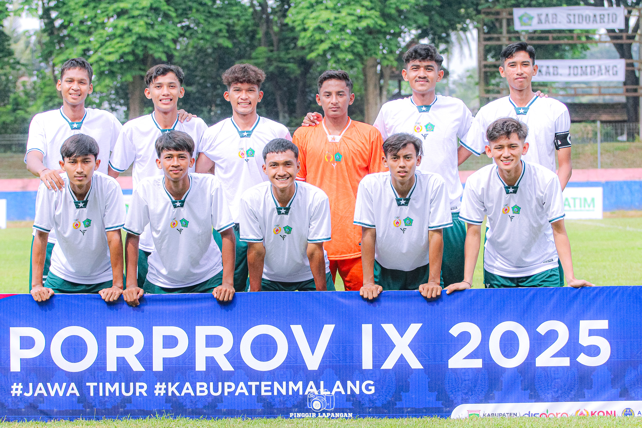 Starter kesebelasan Porprov 2025 Kabupaten Sidoarjo saat menghadapi Kabupaten Jombang di Stadion Talok.