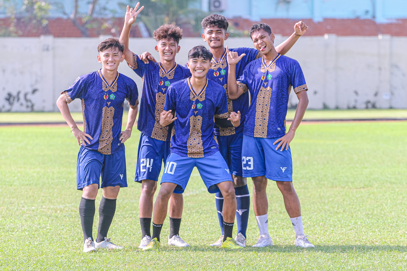 Wajah ceria pemain kesebelasan Porprov Sidoarjo di Stadion Jenggolo (17/6/2025). Meski, bayaran mereka selama dua bulan belum cair