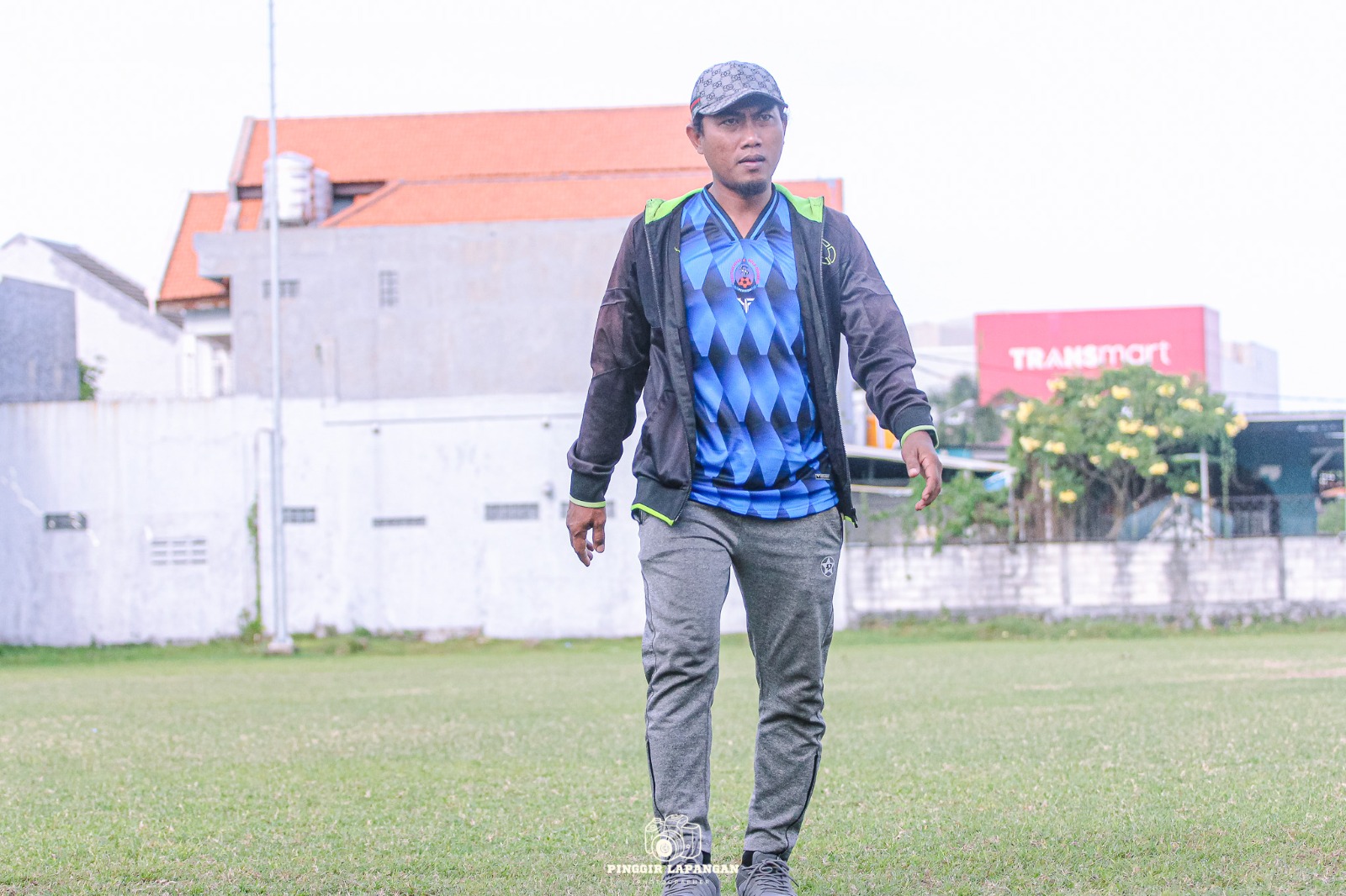 Arif Ariyanto setelah mendampingi Persida U-17 menjalani uji coba di Lapangan Pagerwojo, Buduran.