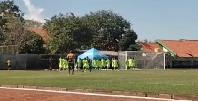 Para pemain Persida U-17 sudah berlatih di Stadion Jenggolo