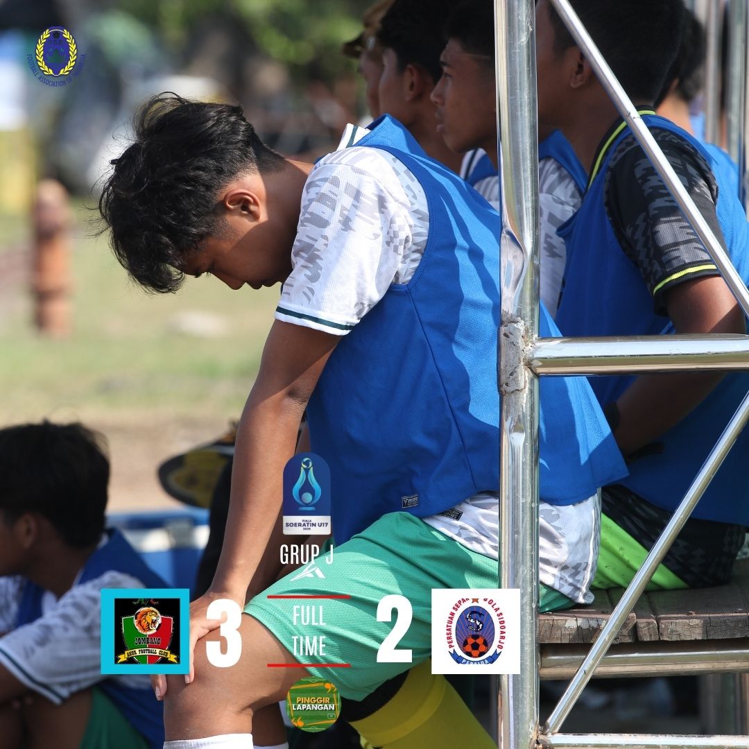 Pemain Persida U-17 Randu Barare tertunduk di bench. Secara mengejutkan Persida kalah dari Akor Jombang di Piala Suratin U-17.