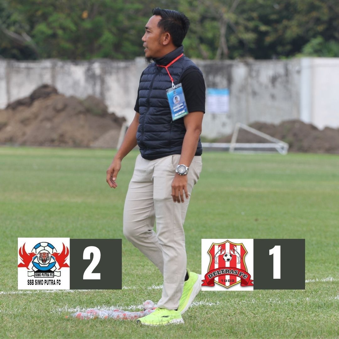 Mantan kapten Persebaya dan Deltras Rendi Irwan menjadi pelatih Deltras U-17 saat menghadapi Akor FC Jombang di Stadion Jenggolo, Sidoarjo, Rabu (9/7/2025).