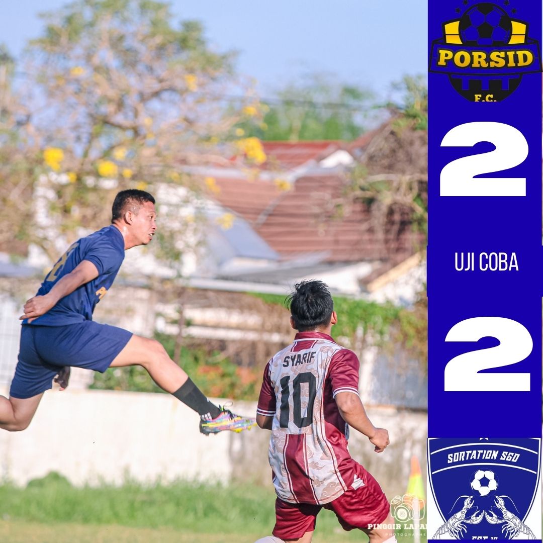 Pemain belakang Porsid Diogo (kiri) menghalau bola saat menghadapi Lazada FC dalam laga uji coba di Lapangan Sidokepung, Buduran, Sabtu sore (23/8/2025).