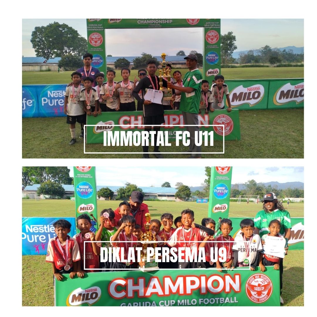 Dua tim yang menjadi juara usai penyerahan trofi.