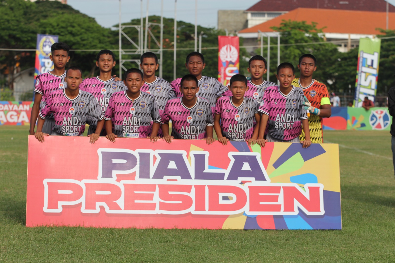 Starter ASTI Kudus saat menghadapi Putra Palapa