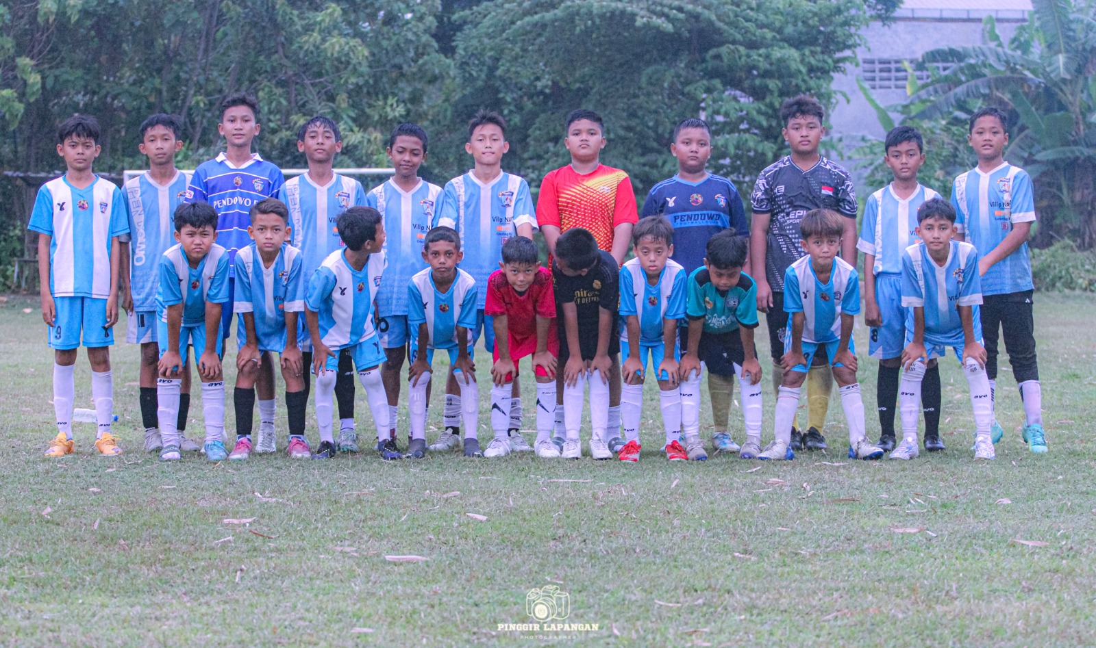 Skuad Pendowo FC U-10 dan U-12 yang akan tampil di Grassroot Nasional 2025 di Jakarta.